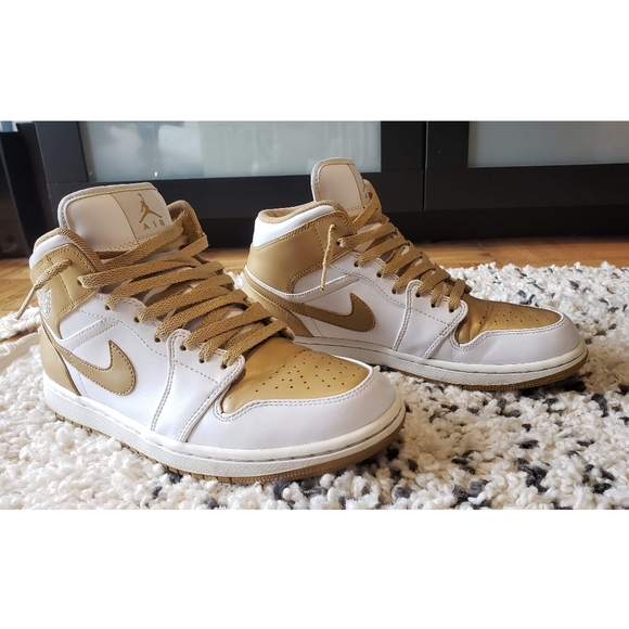 SOLD - Jordan 1 Mid Olympics - Picture 6 of 6